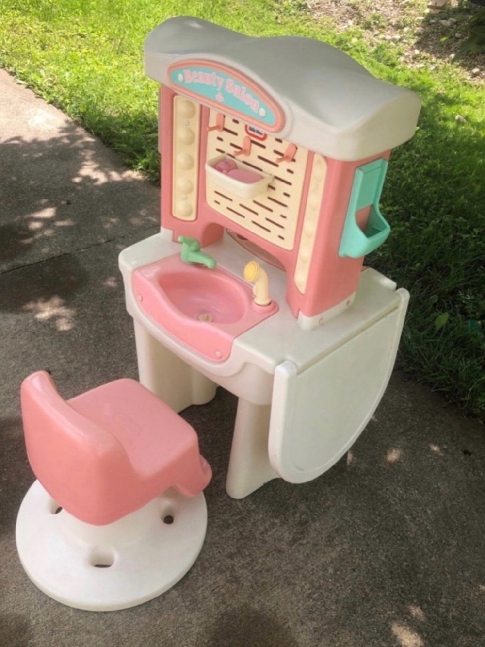 Little tikes Beauty Salon Play Center - Pink and White Pretend Vanity